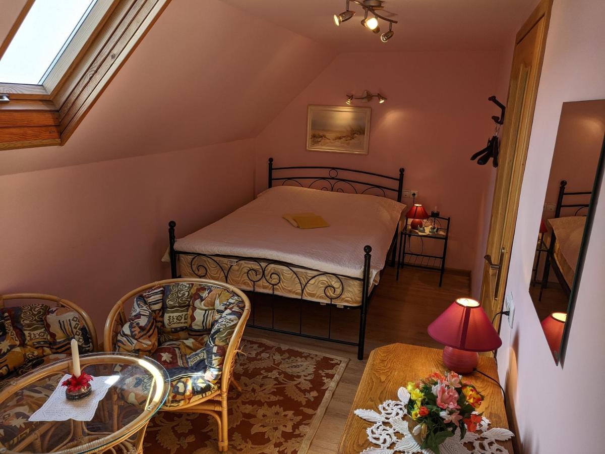 Guest House Nika - Cottages And Rooms In The Heart Of Palanga City Center Exterior photo