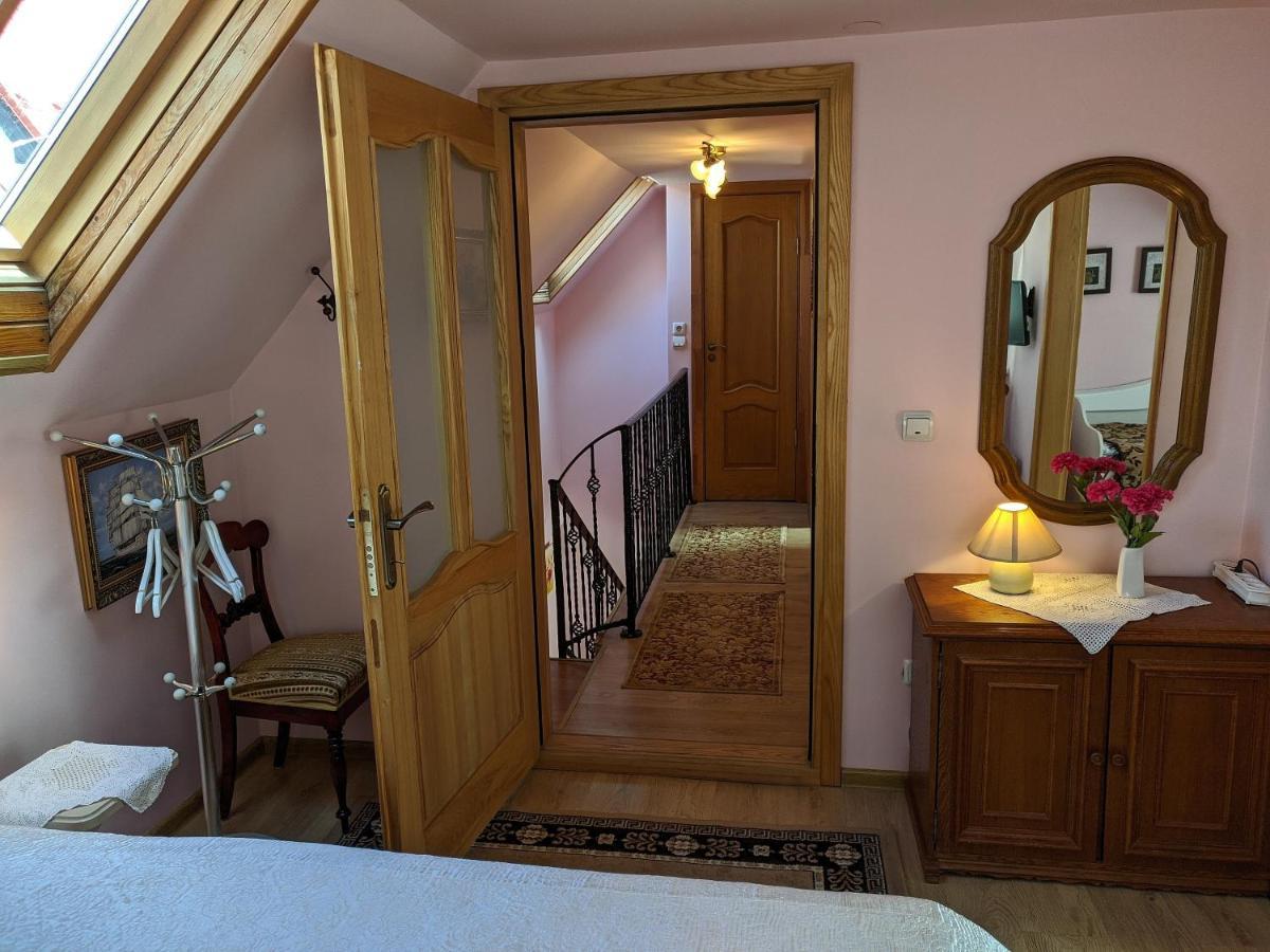 Guest House Nika - Cottages And Rooms In The Heart Of Palanga City Center Exterior photo